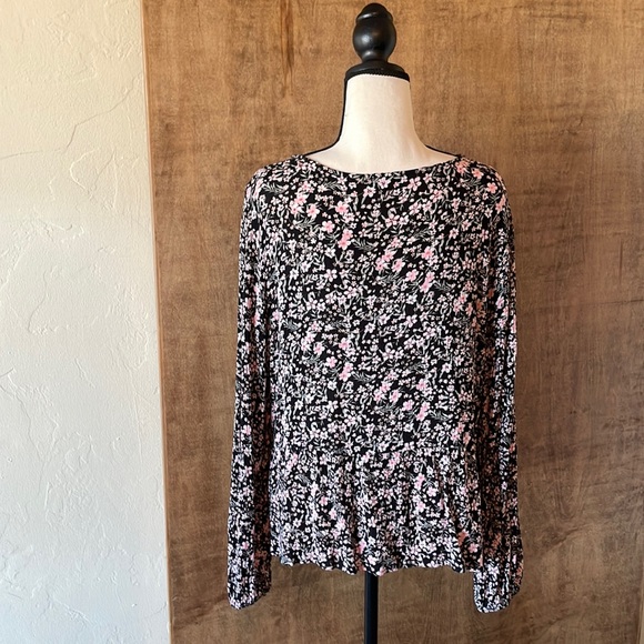 SO Flower Boho Top - Picture 2 of 8